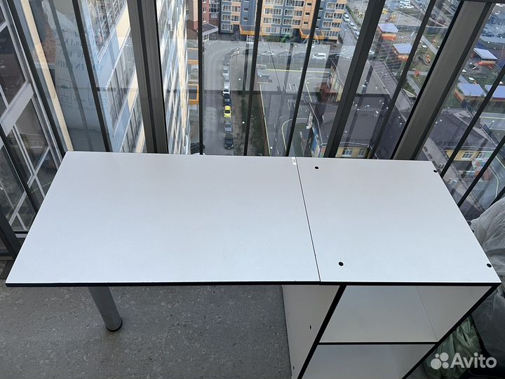 Маникюрный стол