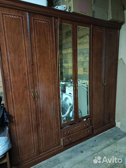 Отдам шкаф