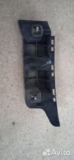 Крепление бампера заднее левое Mercedes Benz C200