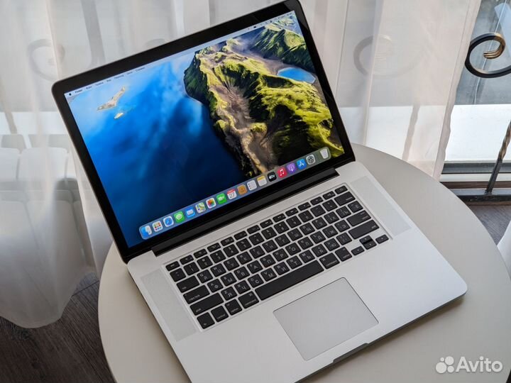 Топовый MacBook Pro 15 16/256Gb i7 2.2GHz