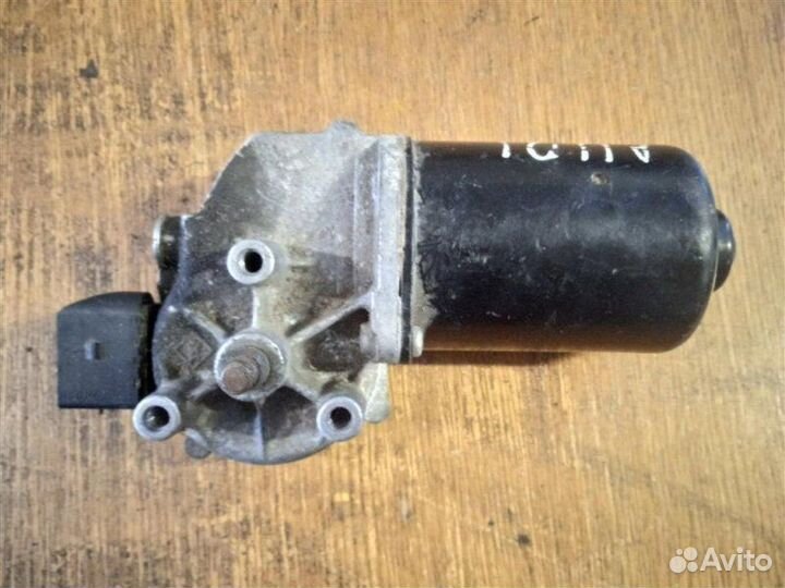 Моторчик стеклоочистителя передний Audi A6 (C5)