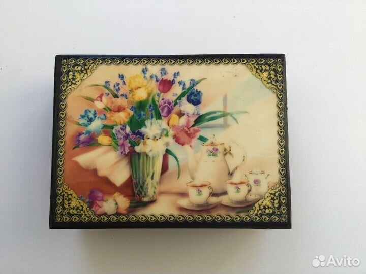 Деревянная шкатулка