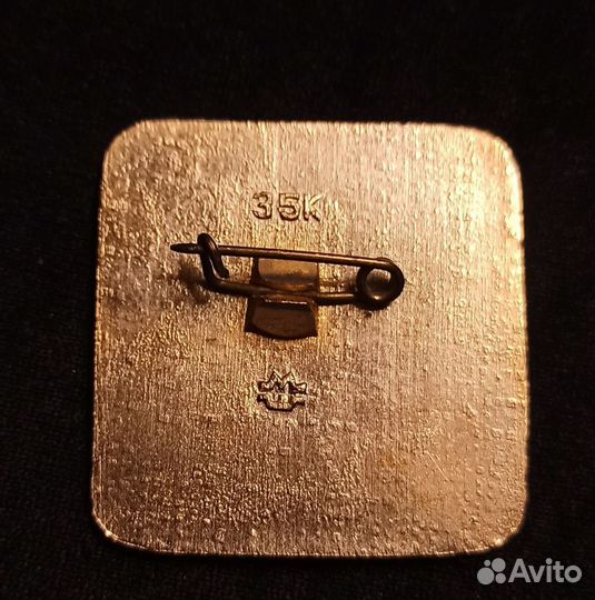 Значок с олимпийским мишкой