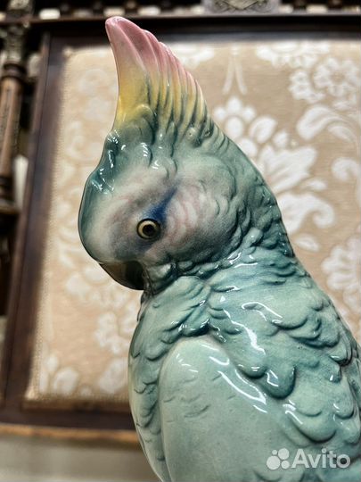Фарфоровая статуэтка Попугай