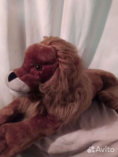 Плюшевые львы и собачонка