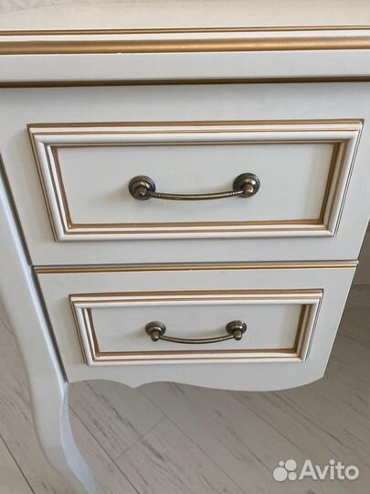 Письменный стол