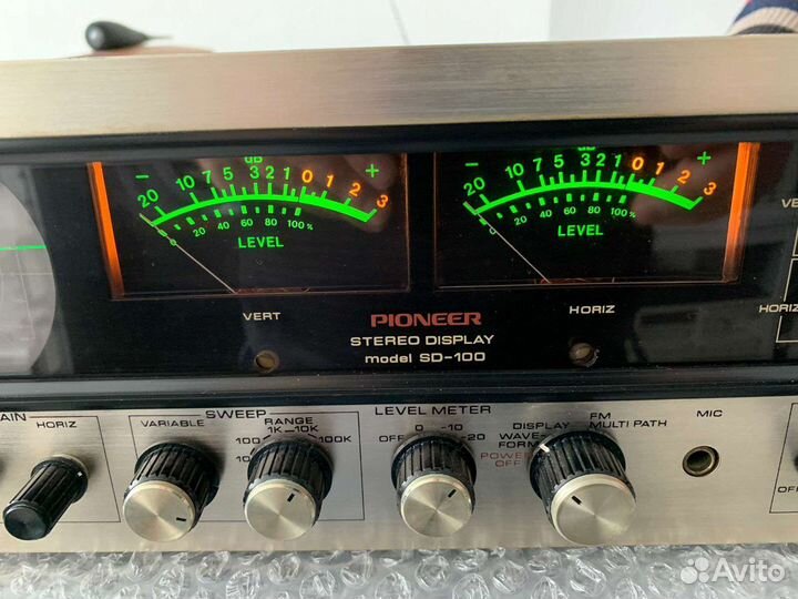 Pioneer stereo display model SD-100