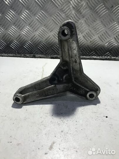 Кронштейн кпп левый Mitsubishi Carisma