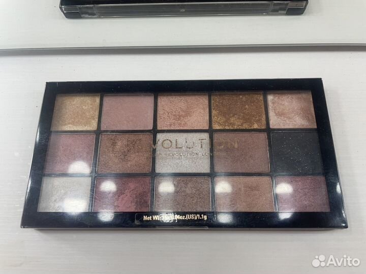 Тени revolution, однушки essence, deco