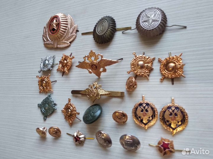 Армейская фурнитура, пуговицы, кокарды одним лотом