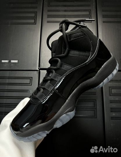 Кроссовки мужские Air Jordan 11 Cap and Gown