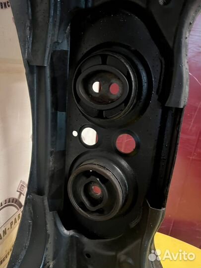 Lexus lS250 подрамник задний