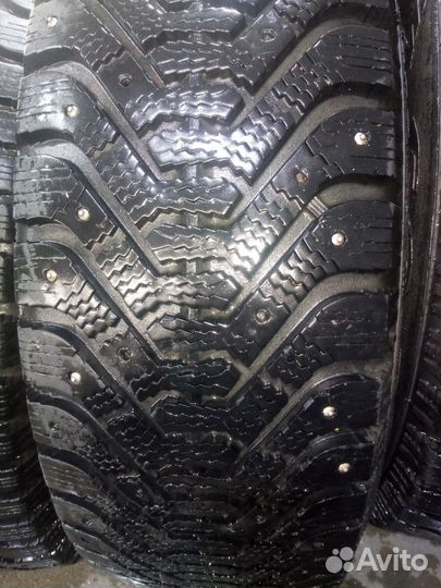 Goodyear UltraGrip 500 215/65 R16 98T