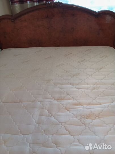 Кровать двухспальная с матрасом 160х 200