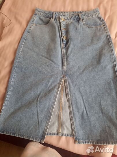 Джинсовая юбка миди с разрезом