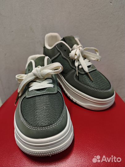 Кроссовки женские разные размеры