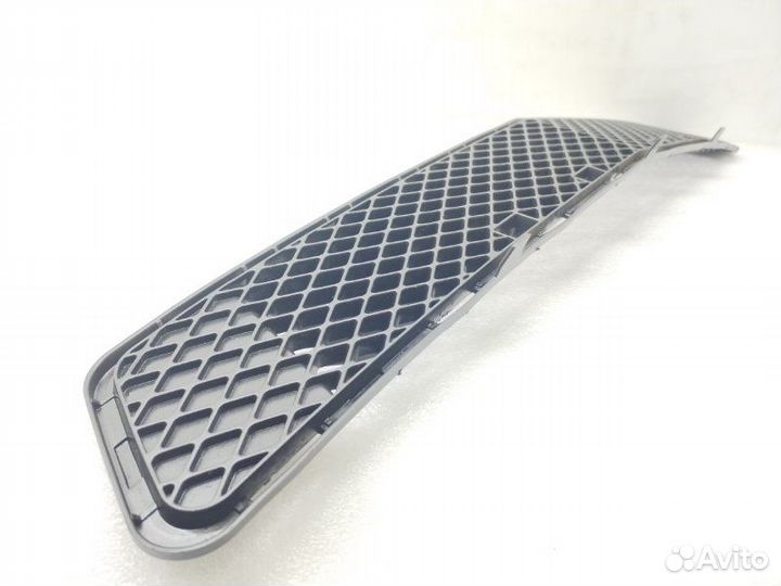 Решетка в бампер передняя Mercedes-Benz C-Class
