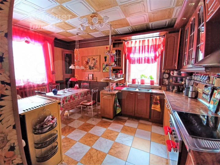 Дом 201,6 м² на участке 2,03 га