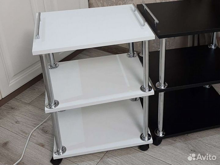 Этажерка на колесиках