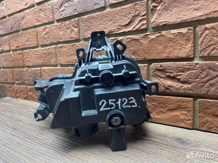 Фара противотуманная правая Kia Carnival 2020+ LED