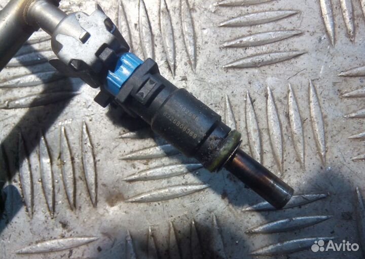 Топливная рампа (рейка) GM