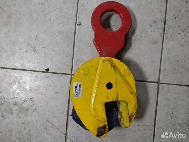 Вертикальный подъёмный зажим