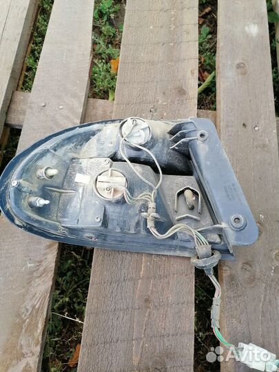 Фонарь задний правый Mazda 323BA