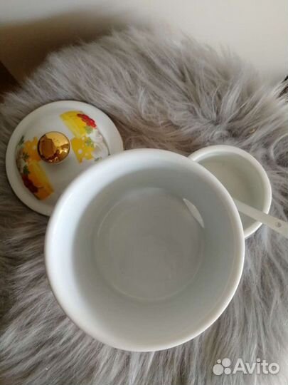 Банка для пищевых продуктов с ложкой