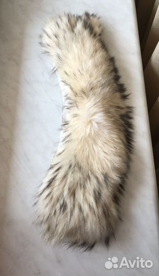 Воротник из меха енота