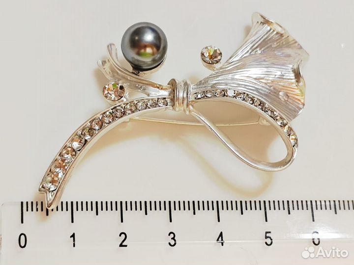 Брошка Нежность встречи