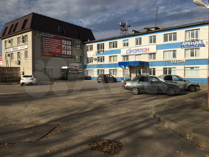 Офисы, магазин, земельный участок