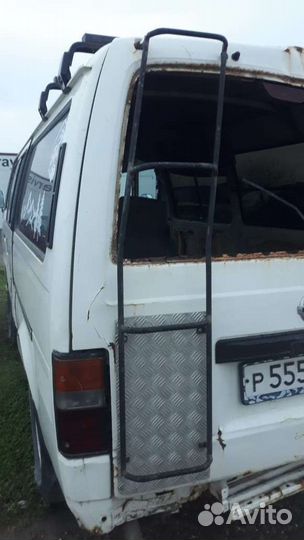 Лестница на заднюю дверь Nissan caravan e 24