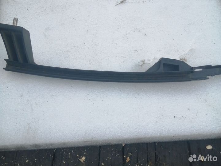 Направляющая стекла двери Hyundai Sonata 6 YF