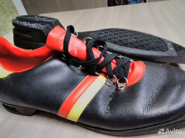 Лыжные ботинки