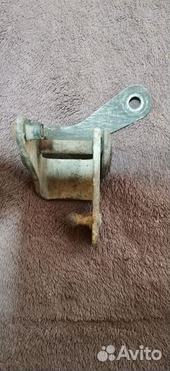 Кронштейн МКПП OM601 Mercedes Vito W638