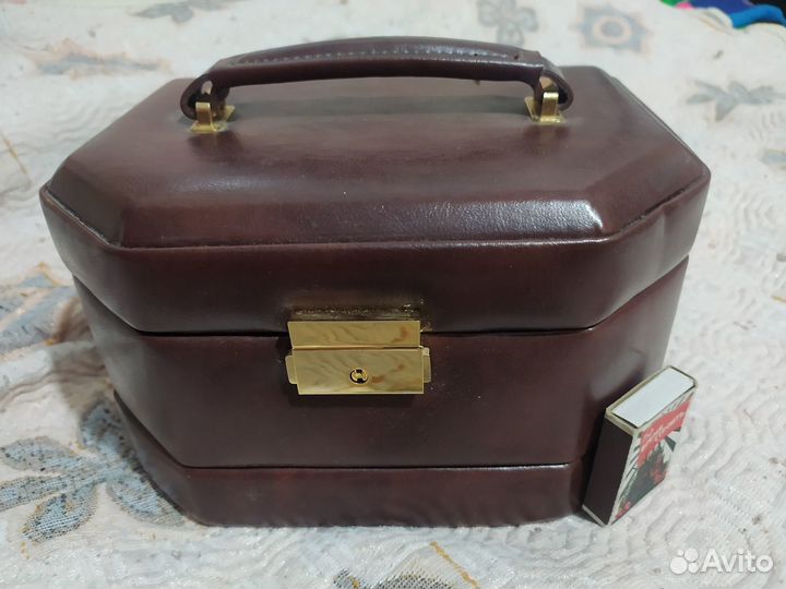 Шкатулка - сейф с ключом 22*17