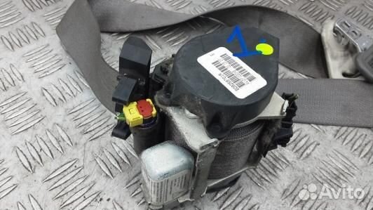 Ремень безопасности с пиропатроном сиденья передне