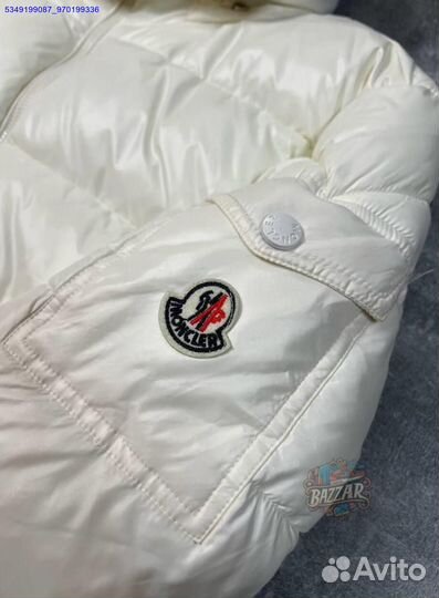 Moncler: белоснежный пуховик для зимних прогулок