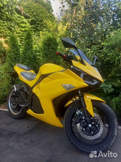 Электромотоцикл Yamaha R3
