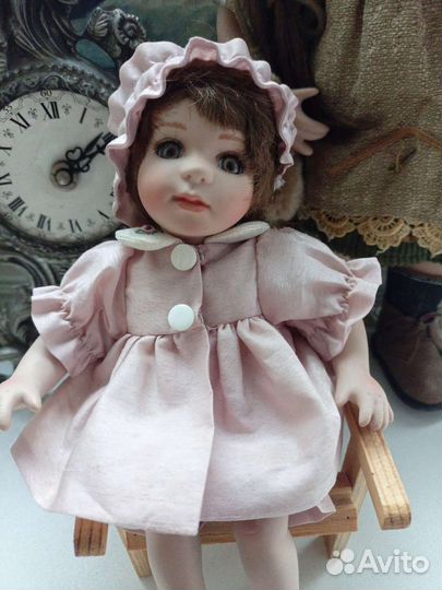 Кукла фарфоровая