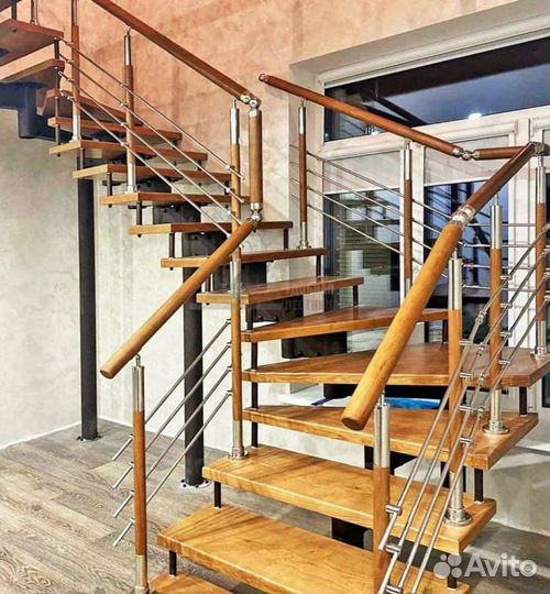 Лестница на металлокаркасе