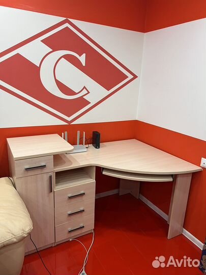 Компьютерный стол угловой