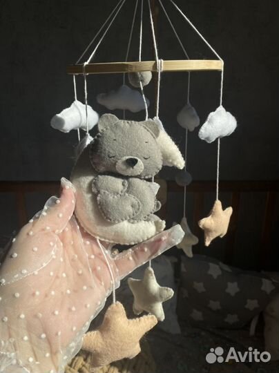 Мобиль на кроватку из фетра