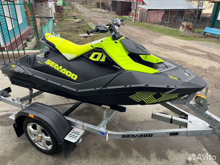 Brp spark trixx. Гидроцикл BRP Spark. Гидроцикл Spark Trixx 2up. BRP Spark 2024.