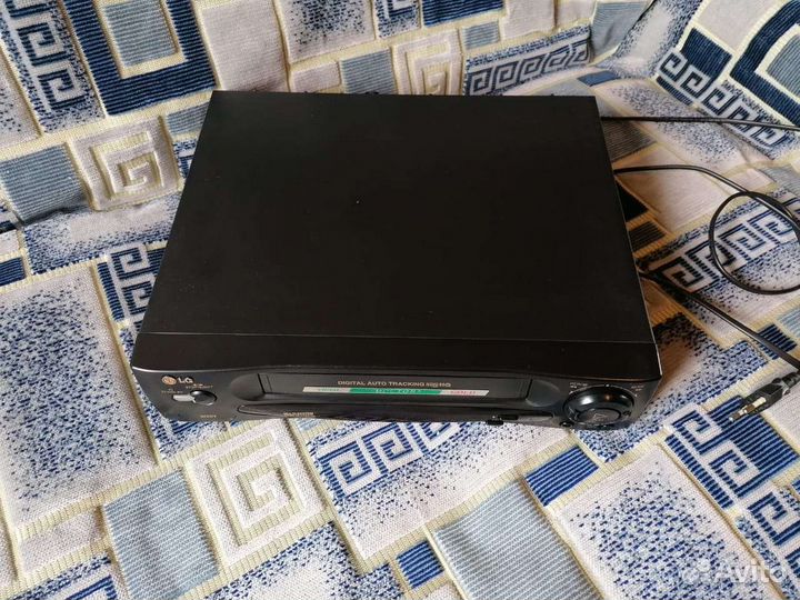 Видеомагнитофон кассетный lg