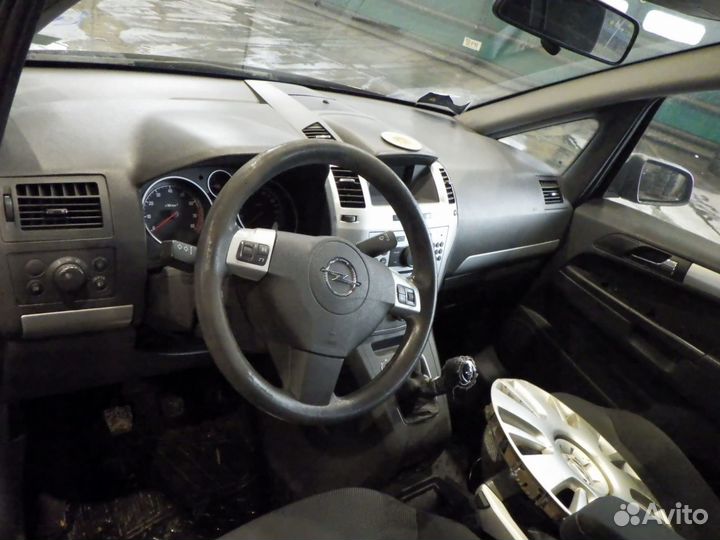 Усилитель бампера задний opel zafira B 2009