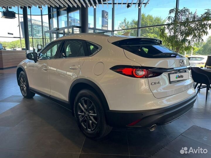 Mazda CX-4, 2022