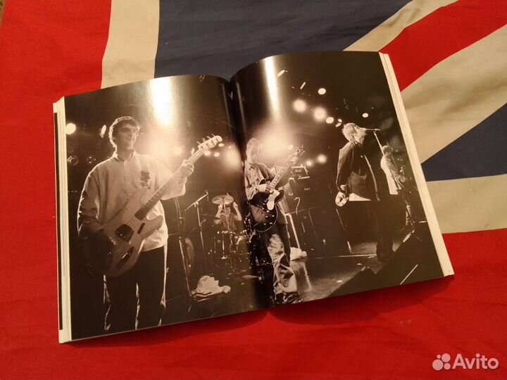 Книга фотоальбом Oasis: A Year on the Road