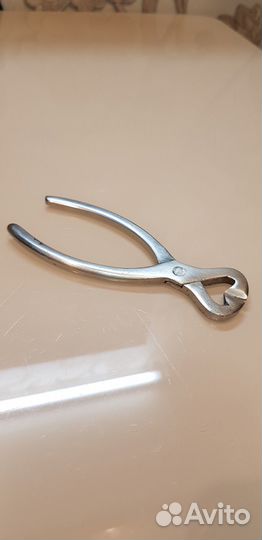 Старинные щипцы для колки сахара