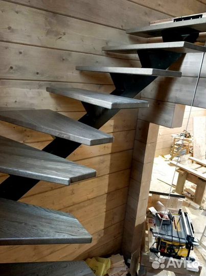 Лестница для загородного дома